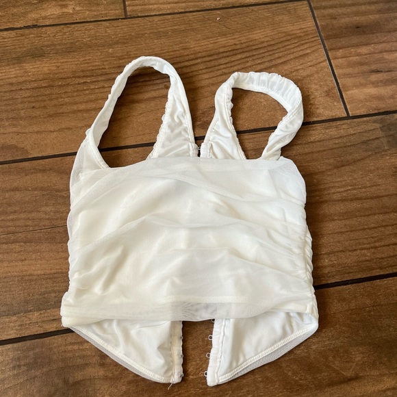 Princess Polly white mesh front hook tank top size 4 - Picture 5 of 5
